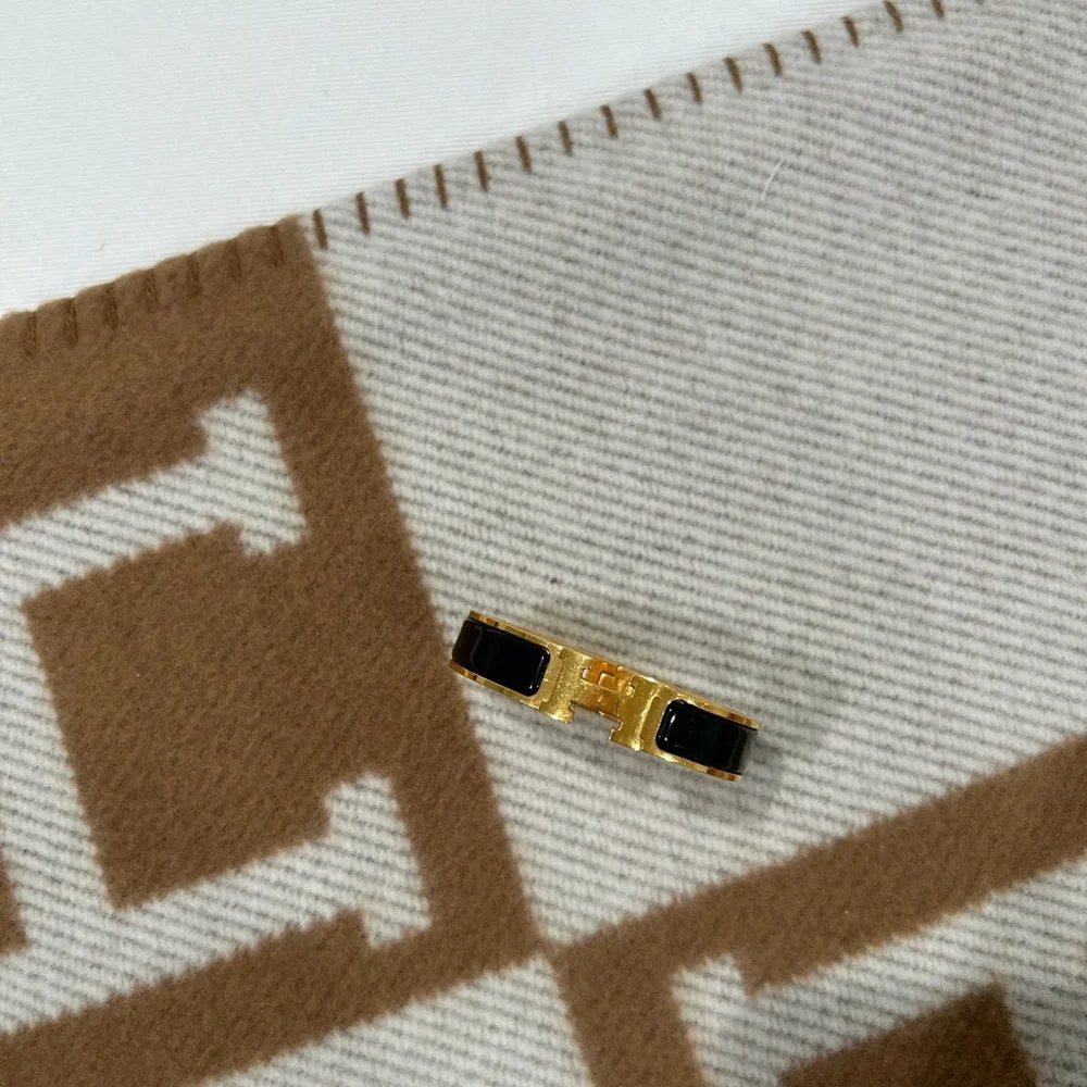 Hermes small black and gold Clic H bracelet - Picture 2 of 6